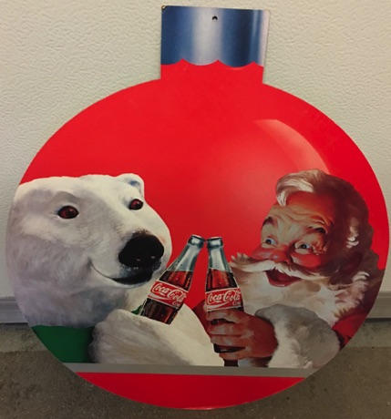 46109-1 € 10,00 coca cola karton kerstbal kerstman met ijsbeer 50 x 45 cm.jpeg